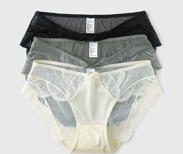 Women's lace briefs